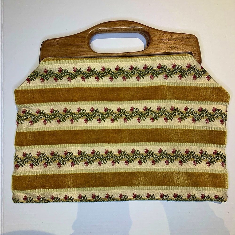 Vintage bag with wooden handles